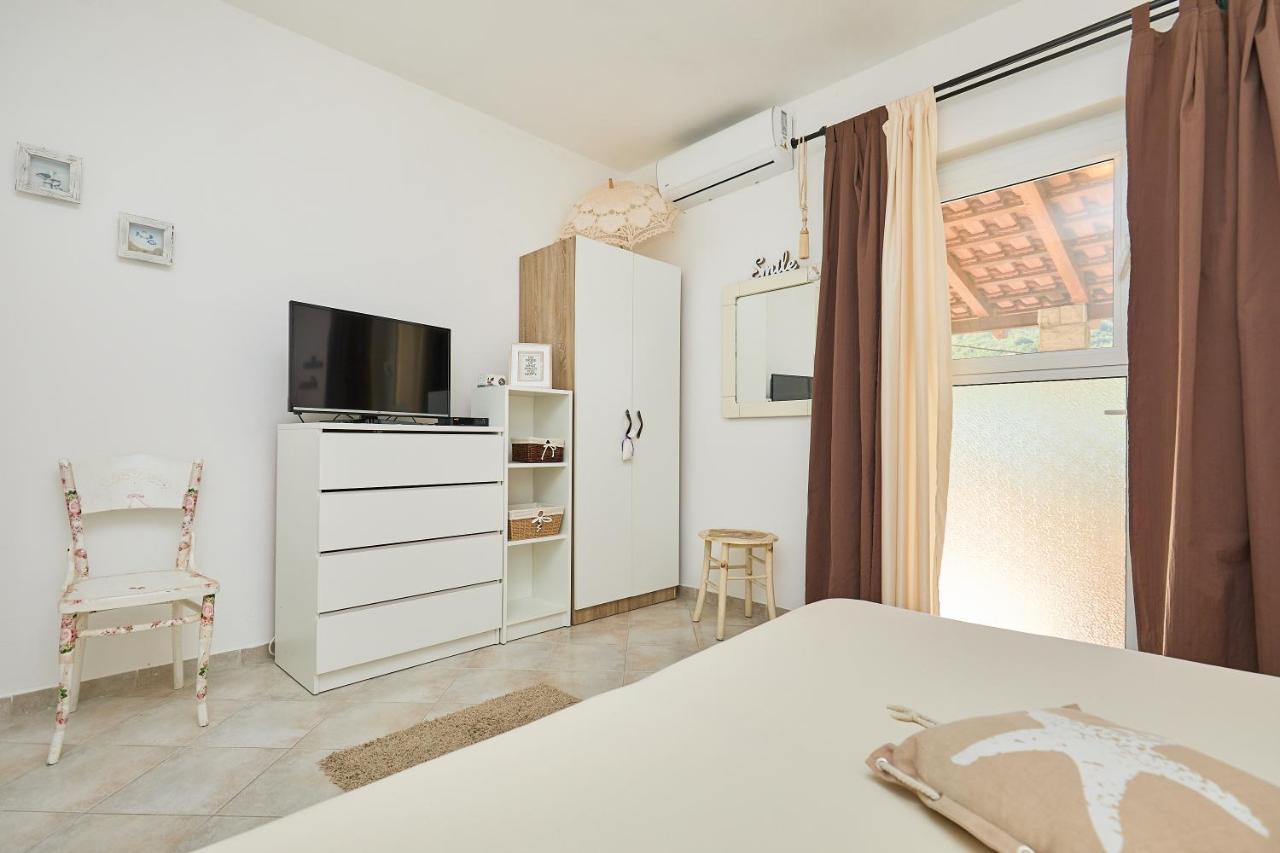 Studio Dolores-Apartment By The Sea Maranovići Extérieur photo